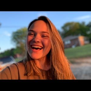 Meet your Posher, Alyssa